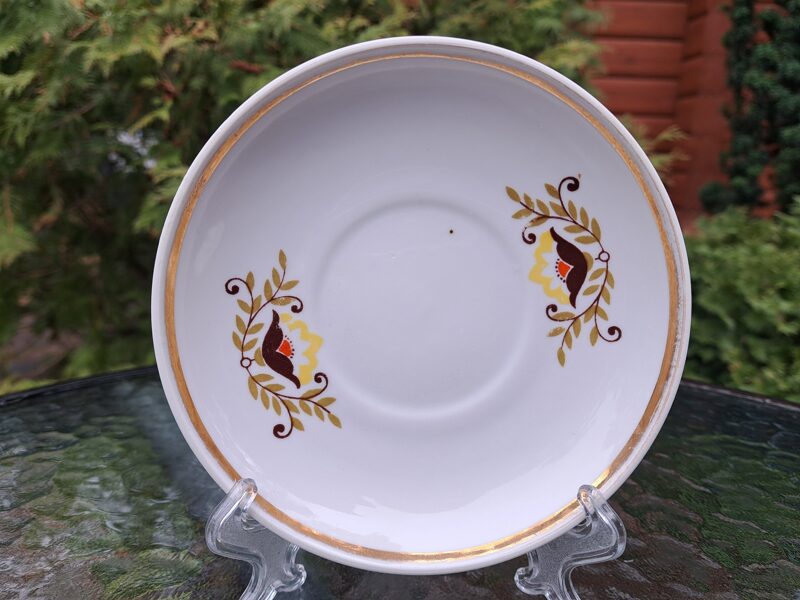 Apakštase ar brūnganām puķēm-zvaniņiem un zelta malu (zeltam noliet.pazīmes), tējas servīze "Aija-2", RPR (Aija-2 tējas 180)