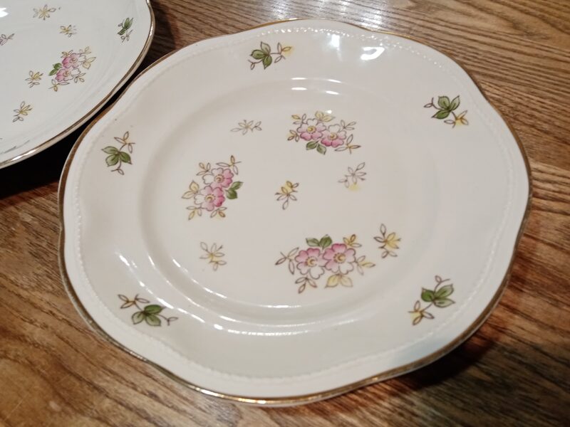 Šķīvis(tikliņš) diam.20cm, pusdienu servīze "Virvīte" ar rozā puķītēm (Virvite 04)