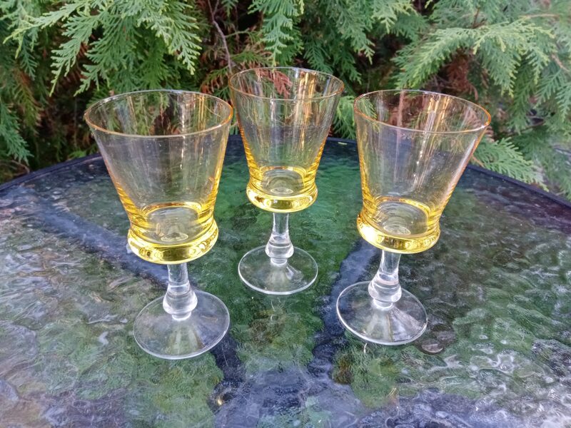  Ieteikt Izsmalcinātas dzeltana stikla liķiera glāzītes, komplekts