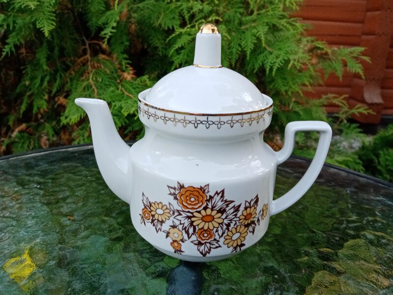 Mazā tējkanna no tējas servīzes no "Aija-2" ar dzeltenām puķēm, RPR (Aija-2 tējas 07)