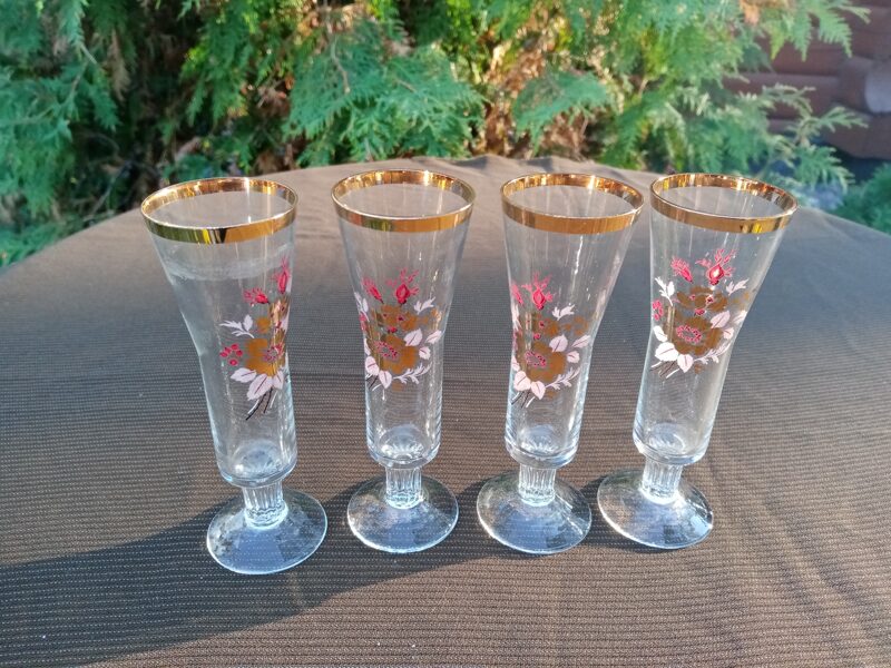 Elegantas stikla liķiera glāzītes ar puķēm, Līvānu SF