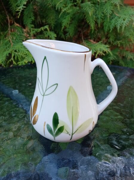 Krējuma kanniņa ar zaļu dekolu no "Stella" (Stella 10)