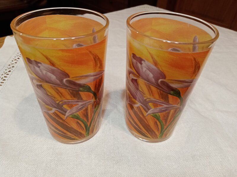 Glāzes ar skaistiem īrisiem (Stikla gl 17)