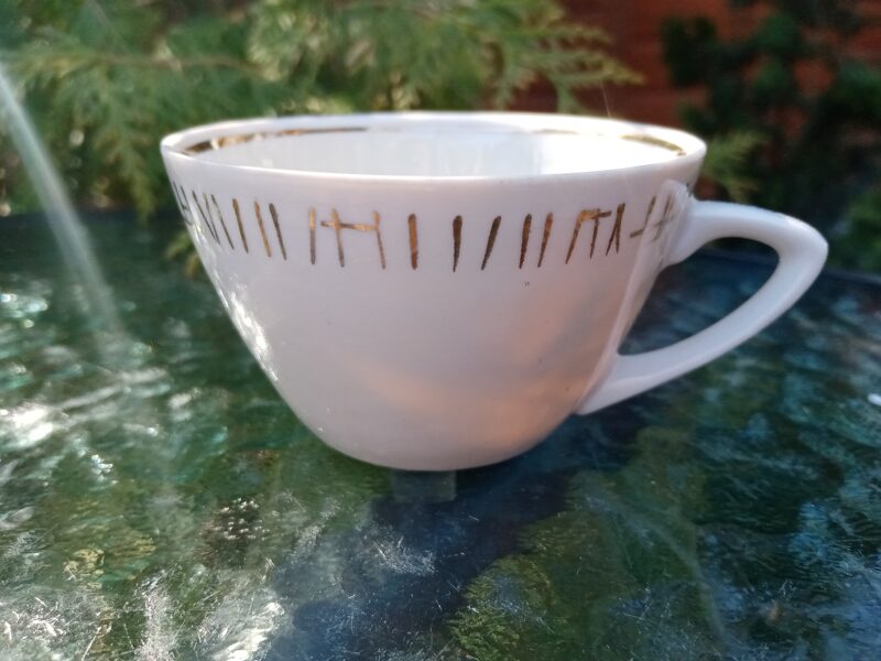 Krūzīte ar zelta ornamentu no kafijas servīzes "Ausma" (Ausma 35)