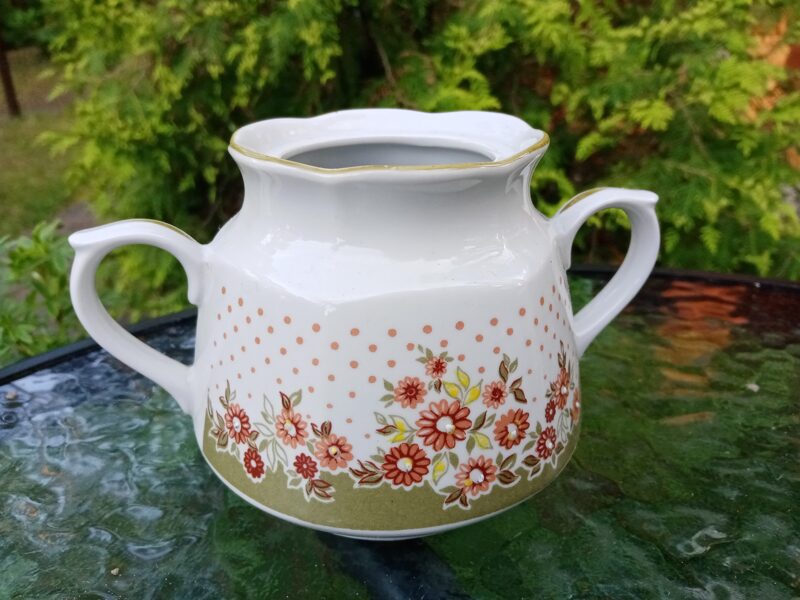 Cukurtrauks bez vāciņa, servīze "Karīna", dekols: haki krāsa ar bordo puķītēm ar haki lustru (Karīna 42)