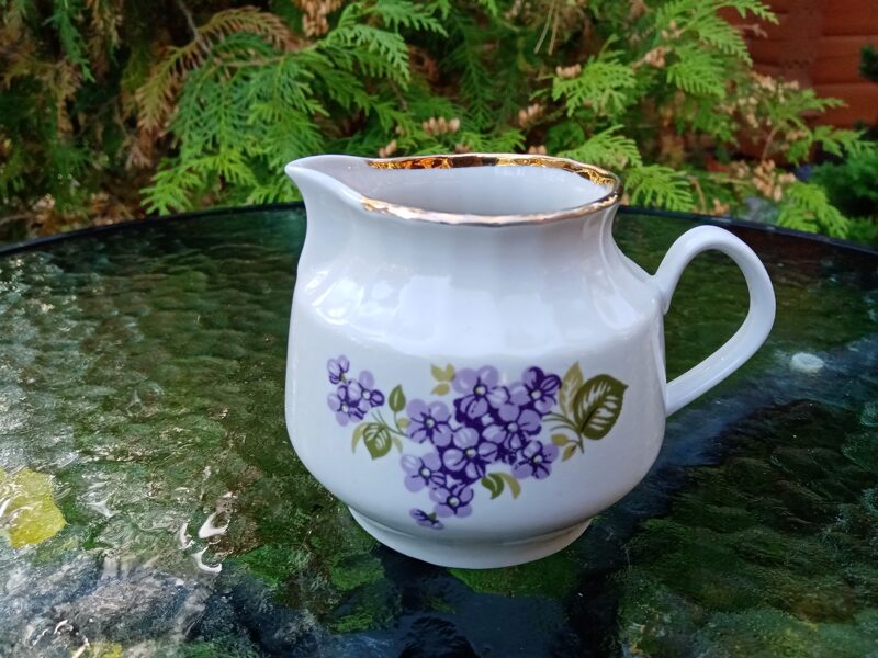 Krējuma kanniņs, tējas servīze "Māra" ar ceriņiem un zeltu (Māra tējas 66)