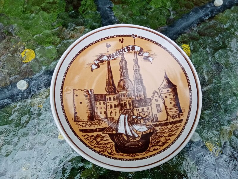 Sienas šķīvītis ar Vecrīgas skatu, d=15cm (LOGO 19)
