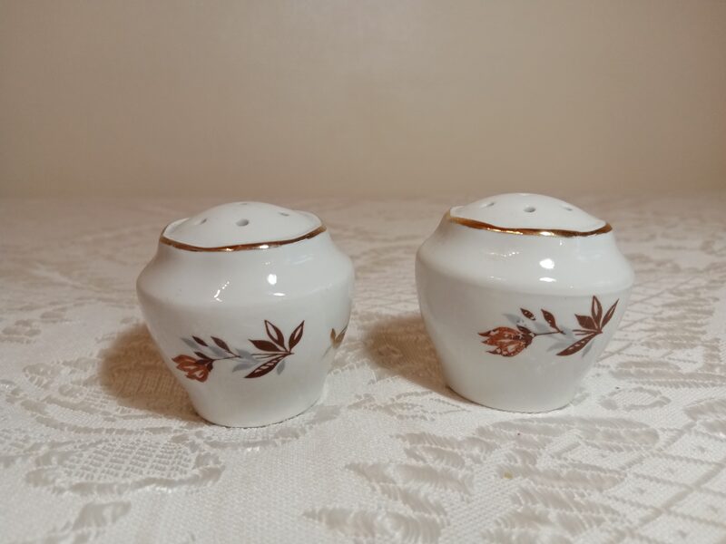 Piparu trauks, pusdienu servīze "Ārija" ar brūnām tulpēm, ar zeltu (Ārija pusdienu 197)